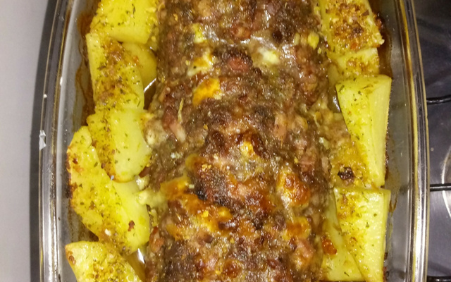 Bolo de carne com batatas