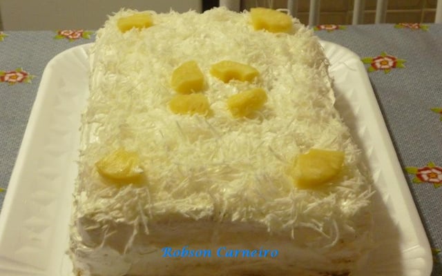 Torta mineira de abacaxi e coco