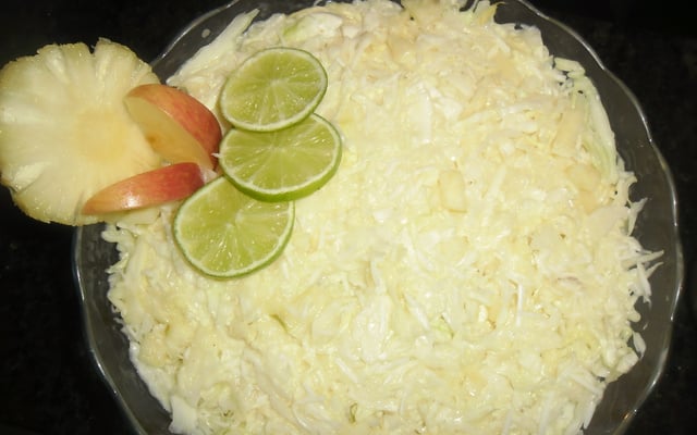Salada de repolho tropical