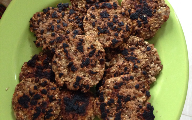 Bolinho de soja com aveia e quinoa recheado com queijo