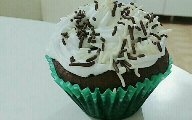Cupcake de chocolate com beijinho