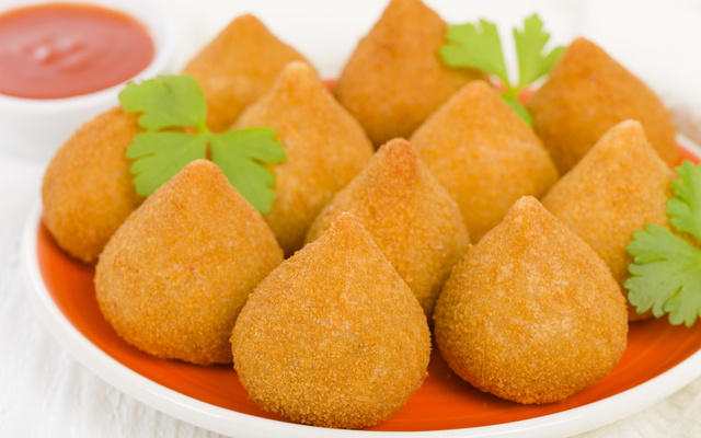 Coxinha de calabresa com azeitona