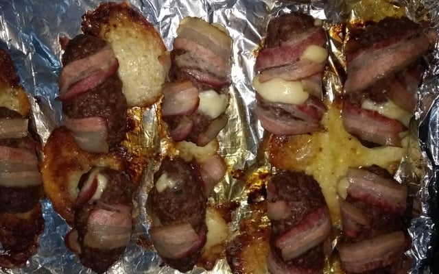 Bolinho de carne moída e queijo