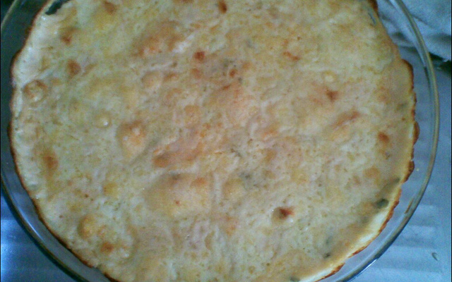 Desfiado de frango gratinado com batata palha