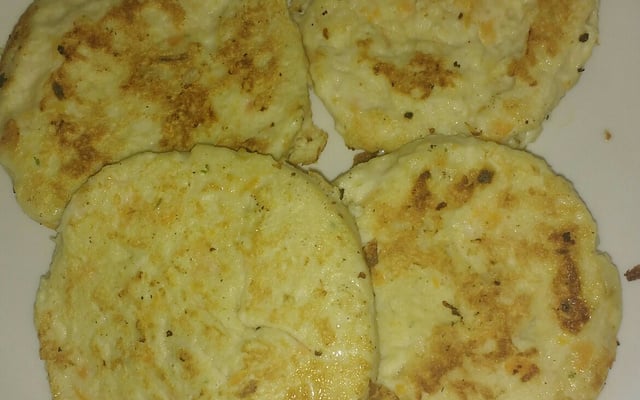 Hambúrguer de frango com cenoura para congelar