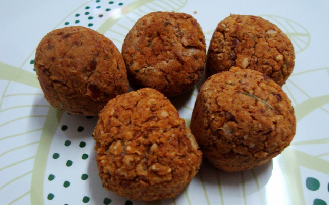 Almôndegas de feijão e arroz