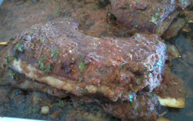 Costela bovina ao molho de vinho