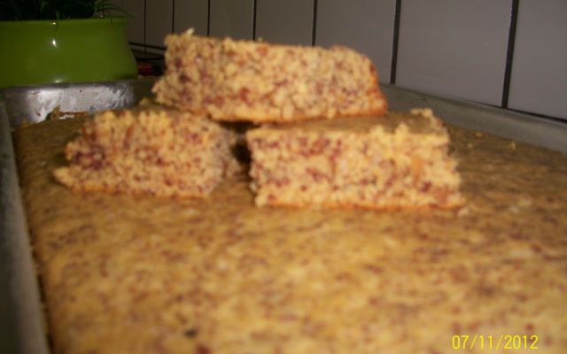 Bolo de fubá com amendoim