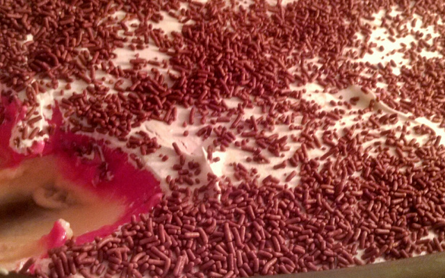 Mousse de leite em pó, morango e chantilly