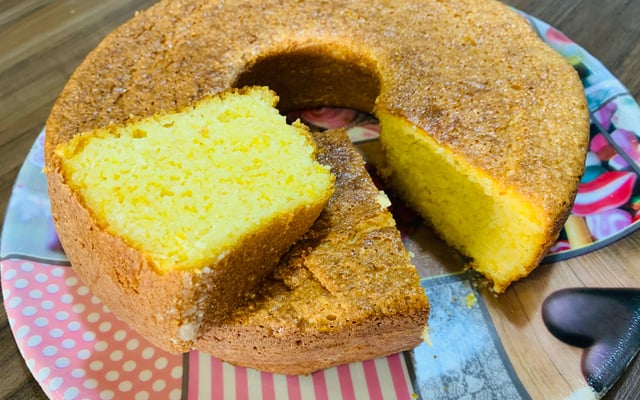 Bolo de milho com creme de leite