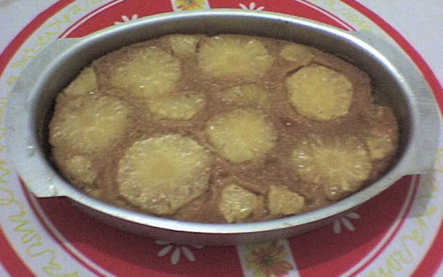 Bolo invertido de abacaxi