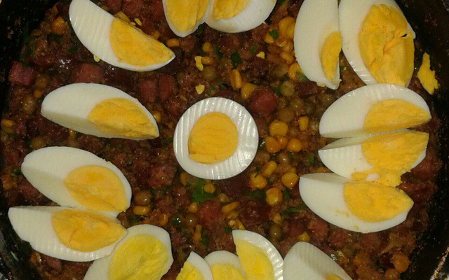 Virado de ervilhas com calabresa e ovos