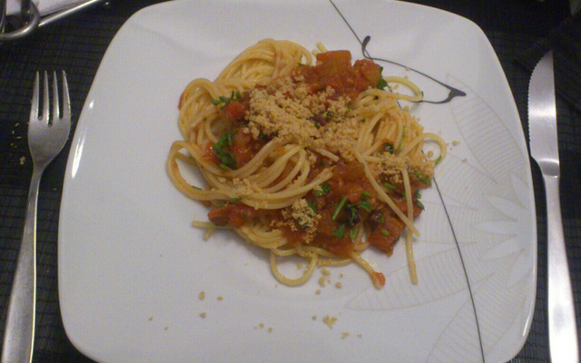 Espaguete com molho de aliche