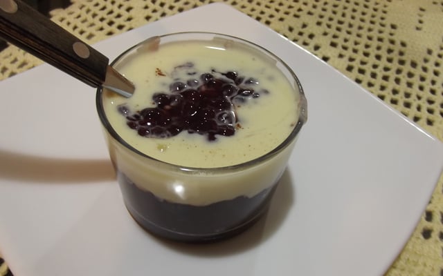 Sagu de vinho com creme