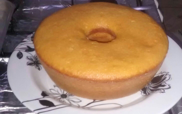 Bolo fofinho de cenoura com chocolate