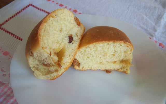Pão caseiro com torresmo