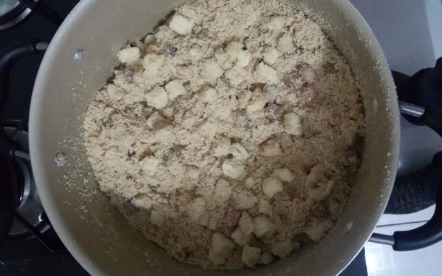 Farofa de bacon com pão