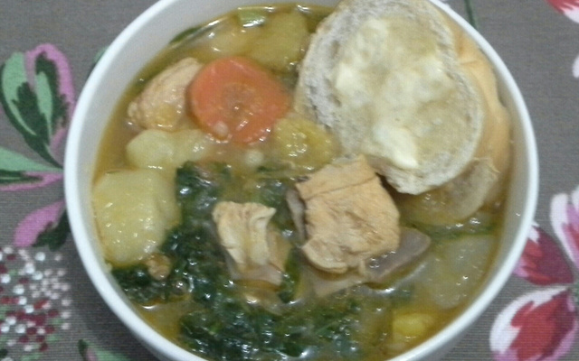 Sopa de legumes com galinha