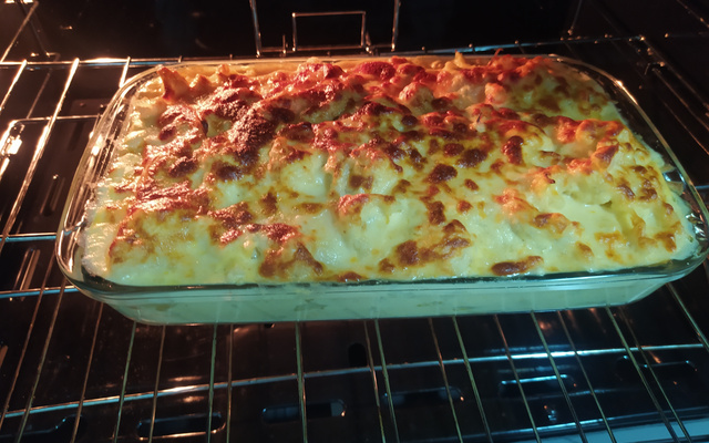 Batata gratinada com brócolis e bacon