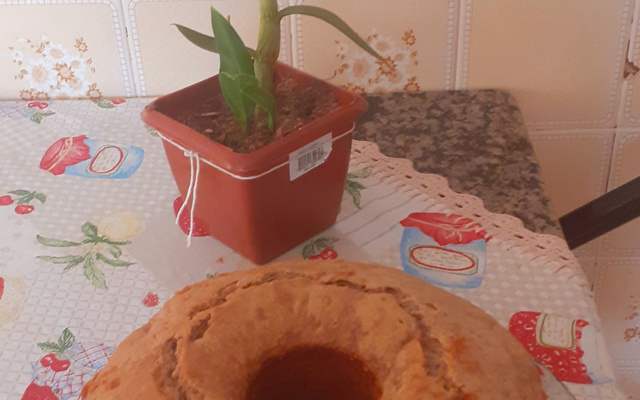 Bolo de maçã com canela e passas