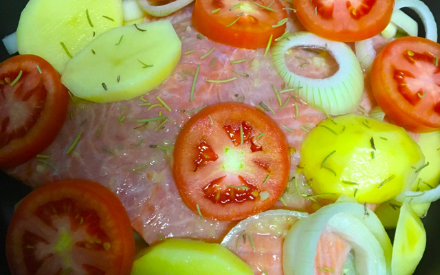Salmão ao forno com molho branco