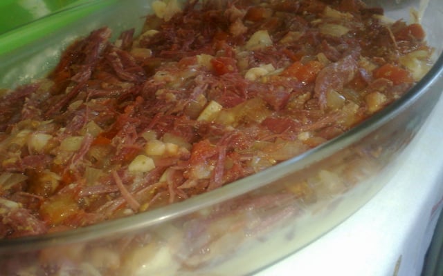 Escondidinho de carne seca com requeijão