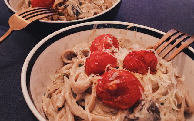 Massa ao funghi cremoso sem lactose e tomate cereja salteados dry hub