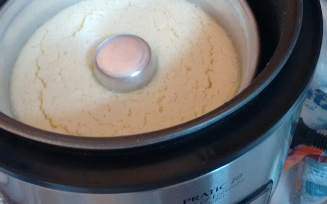 Pudim na panela de pressão elétrica