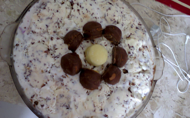 Pavê de sorvete e bombom