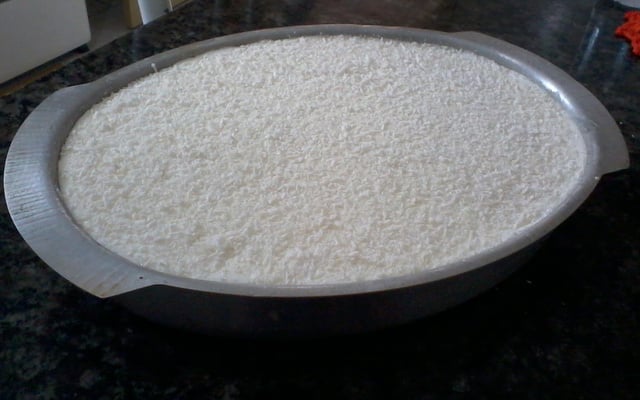 Bolo de coco molhadinho