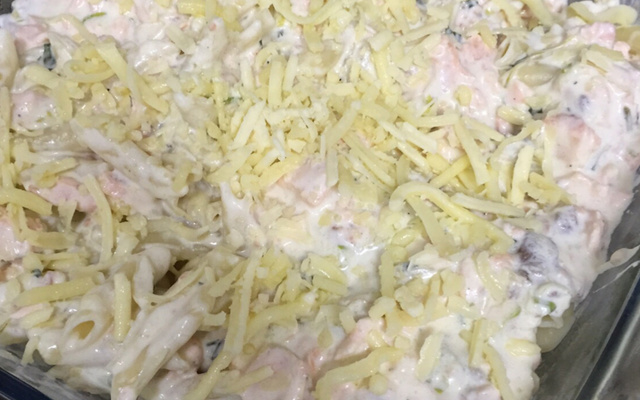 Penne ao molho de salmão com raspas de limão siciliano