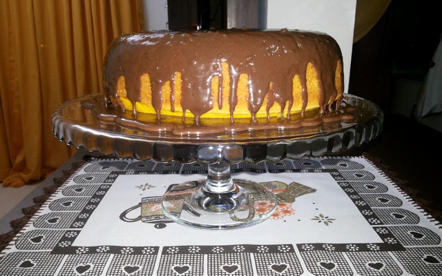 Bolo de cenoura com cobertura de chocolate suave