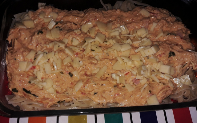 Macarronada de frango com creme de leite