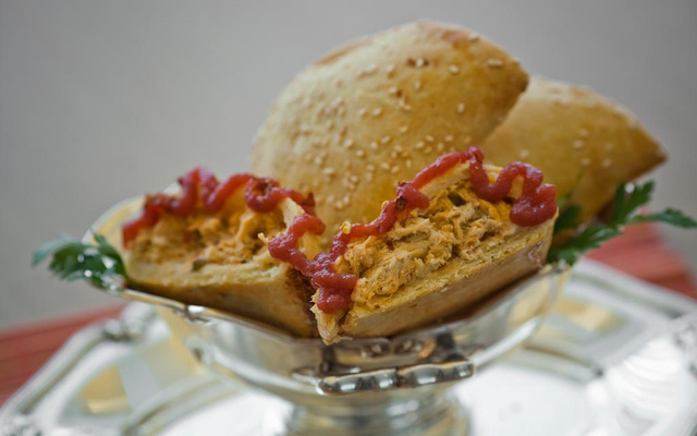 Pastel assado com frango e catupiry