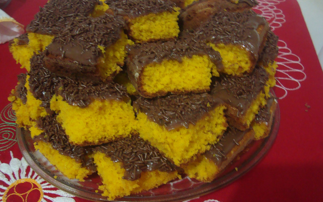 Bolo de cenoura com cobertura de brigadeiro