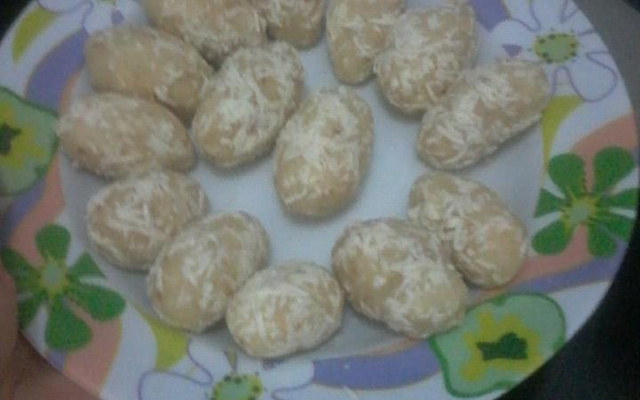 Bolinhos de batata  suculentos com queijo branco