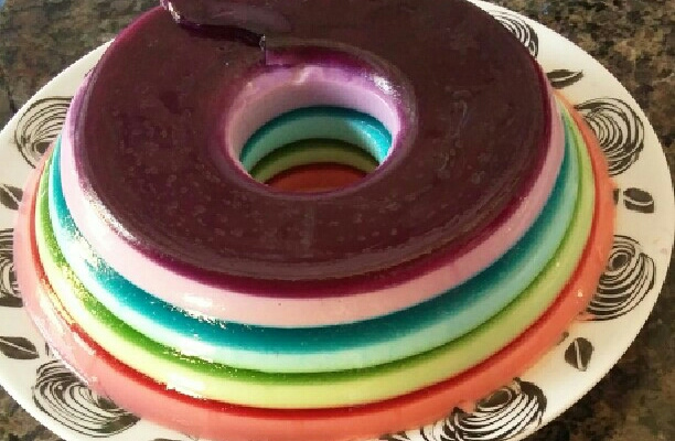 Gelatinas coloridas em camadas