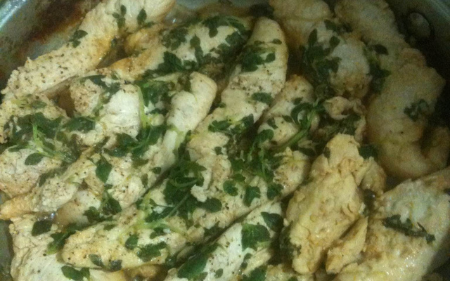 Filé de frango com molho de mostarda, vinho branco e arroz integral