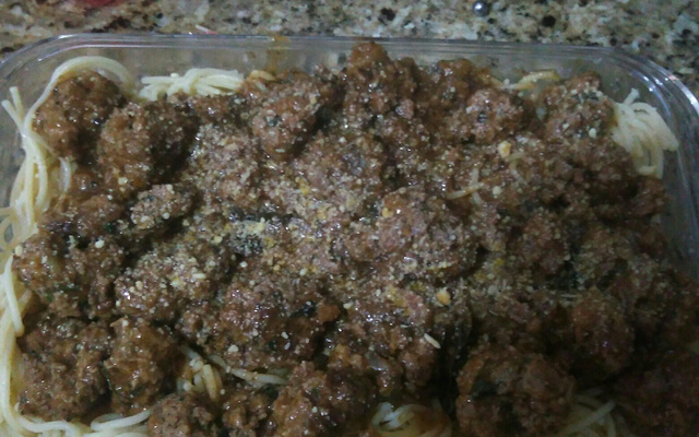Espaguete com almôndegas
