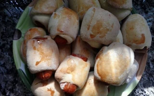 Enroladinho de salsicha assado crocante