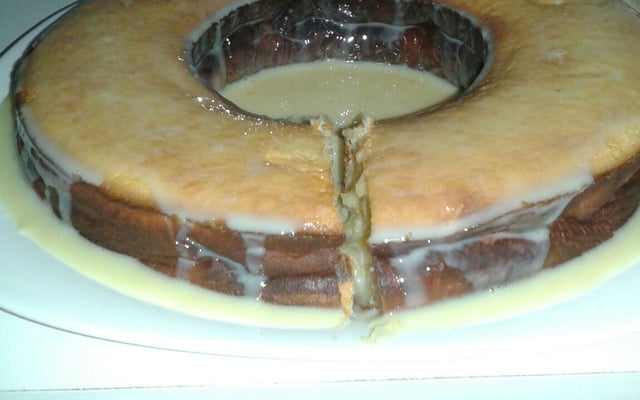 Bolo mole com leite condensado