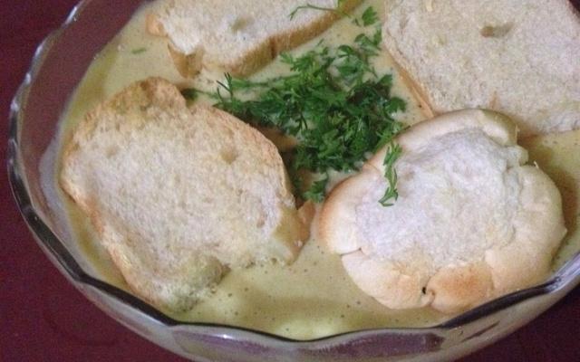 Sopa de cebola à moda paraense