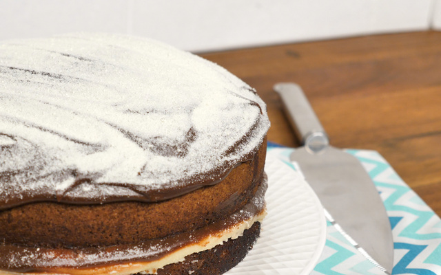 Bolo de chocolate com leite ninho