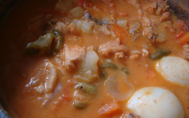 Filé de peixe ao molho de legumes (rápido)