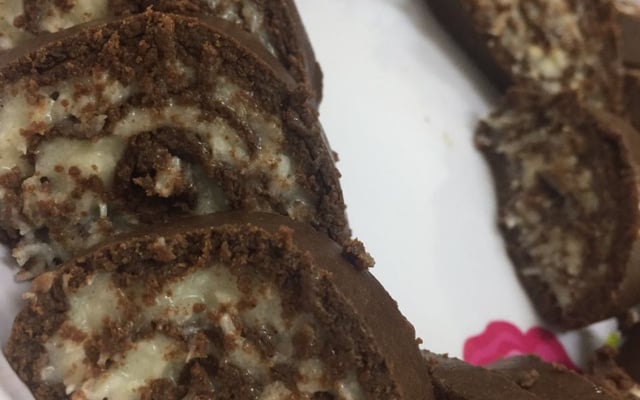 Rocambole de leite em pó com coco