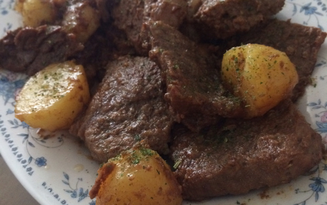 Contra file com batatas