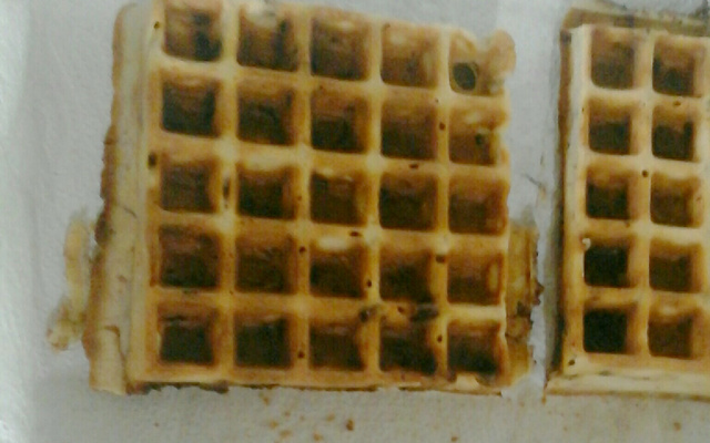 Waffle com pedaços de chocolate