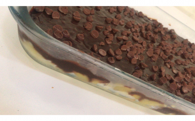 Pavê de abacaxi com pão de forma