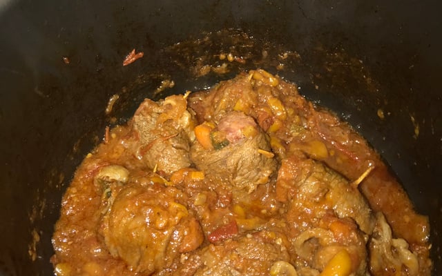 Bife à rolê com molho de tomate