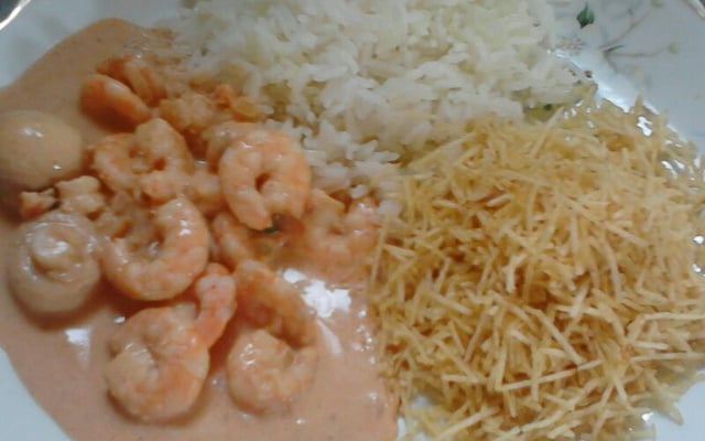 Estrogonofe de camarão